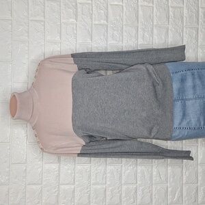 JOSEPH A Mauve and Grey Color Block Turtleneck Long Sleeve Sweater